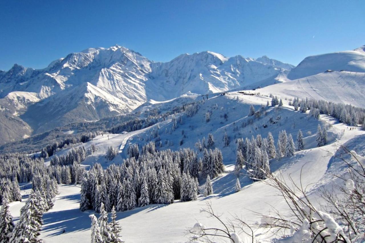 Appartement Saint Gervais: Ski-In, City Views & Shared Pool Exterior photo