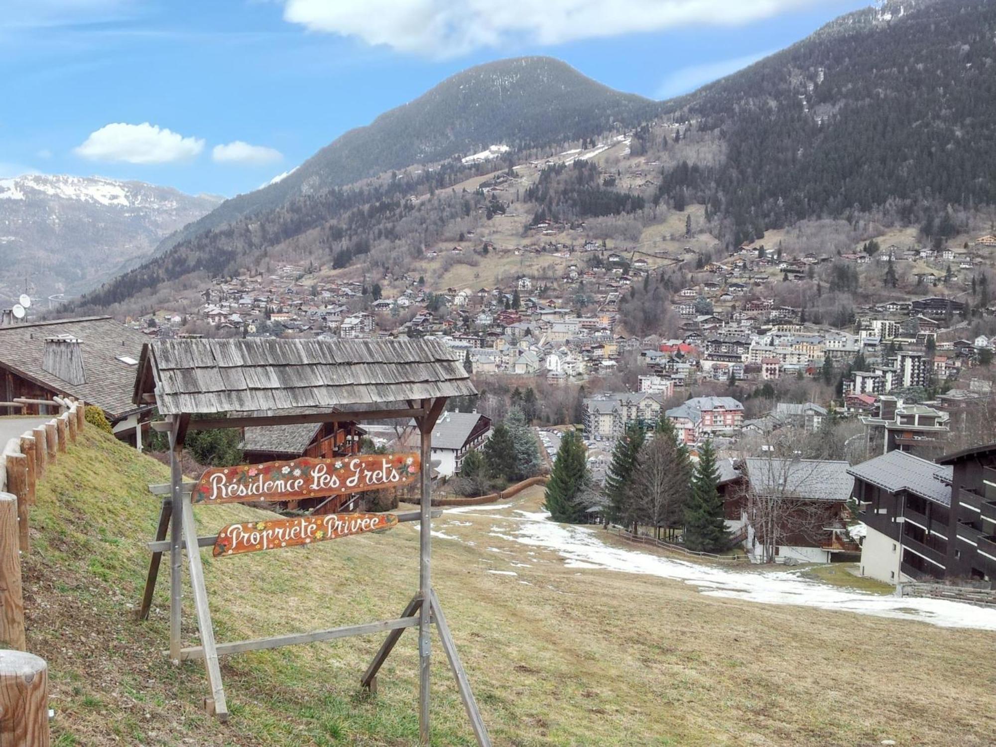 Appartement Saint Gervais: Ski-In, City Views & Shared Pool Exterior photo